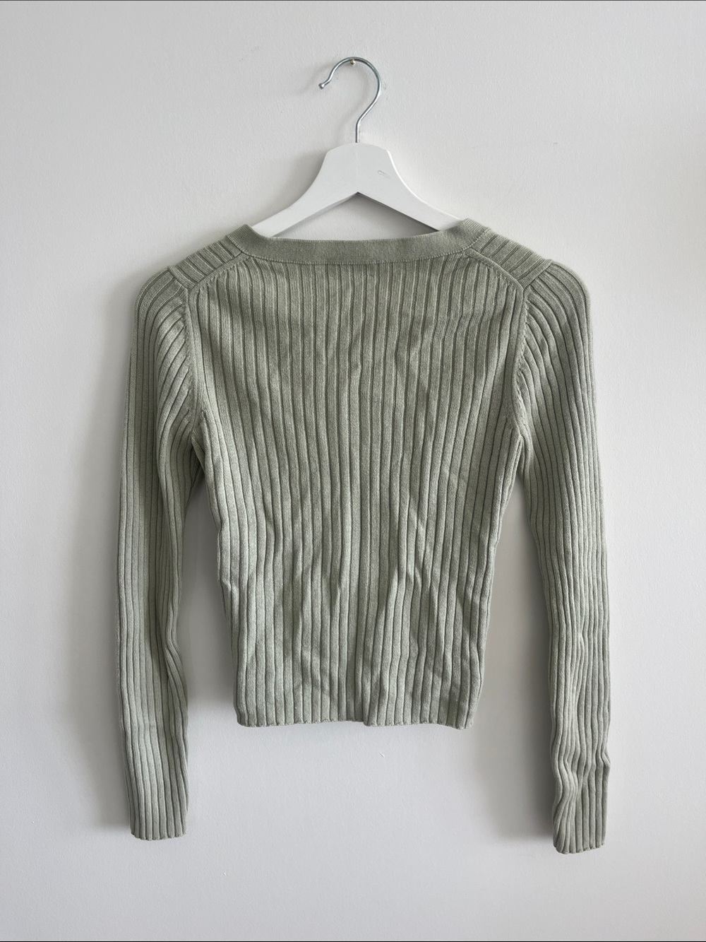 Wilfred Ribbed V-Neck Button Cardigan in Sage - Picture 2 of 3